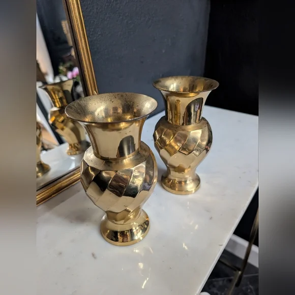 Vintage, set of 2,  Solid Brass Vase with Swirls, Made in India, 7" tall - Picture 5 of 5